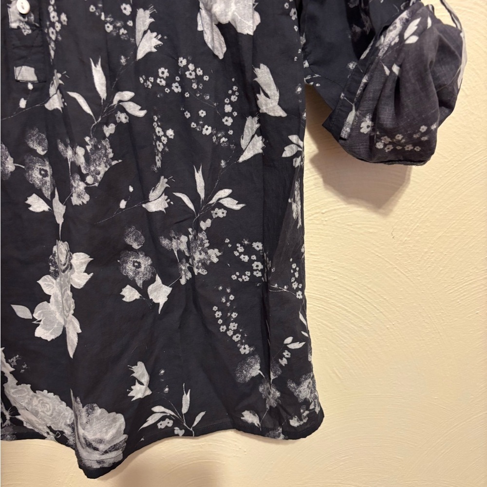 Soft Surroundings Floral Tunic Blouse Womens Large Black White Roll Tab - Picture 6 of 7